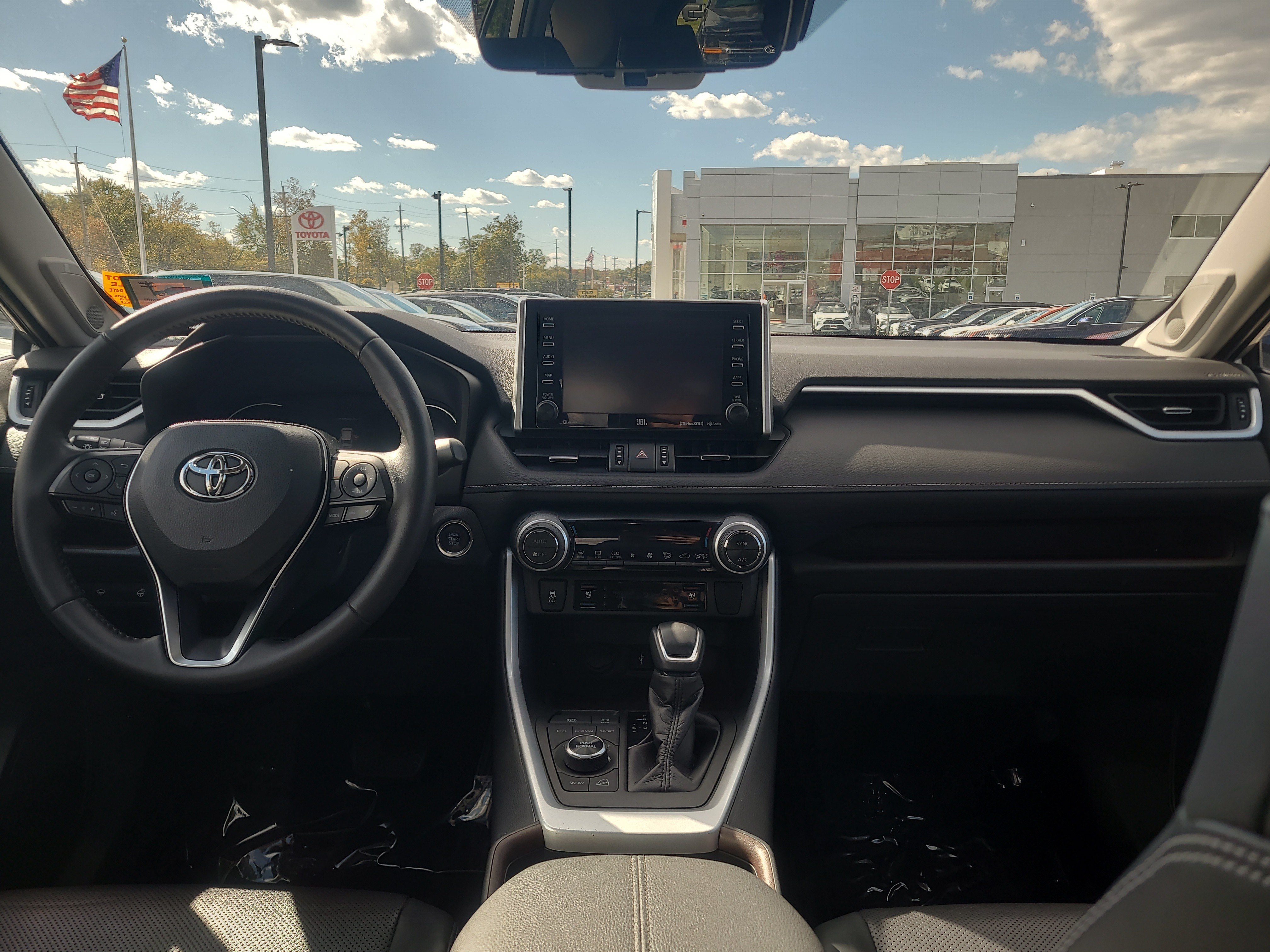 Used 2020 Toyota RAV4 Limited w/ Limited Grade Weather Package AWD/4WD image 18