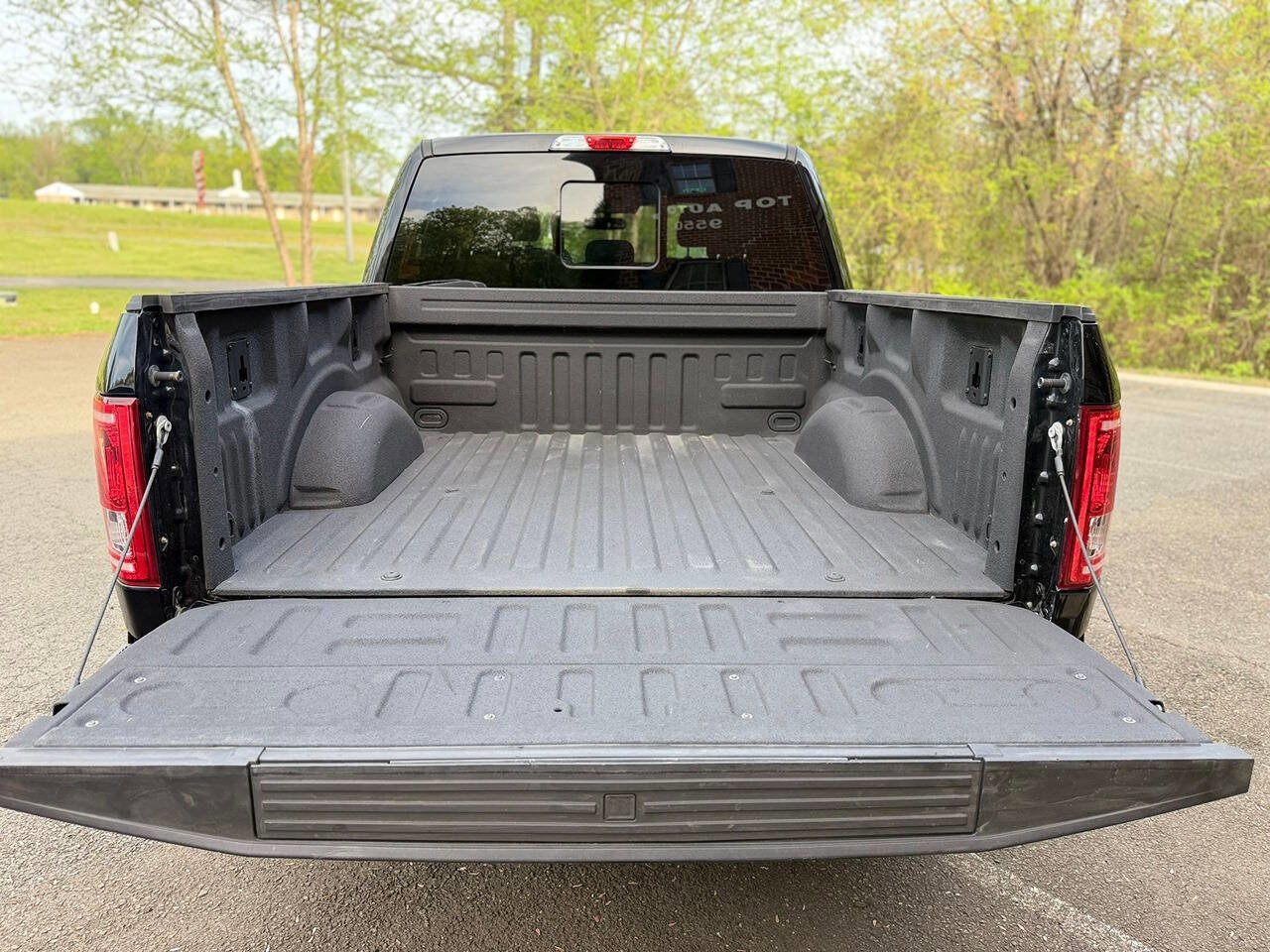 Used 2016 Ford F150 XLT w/ Equipment Group 302A Luxury image 6