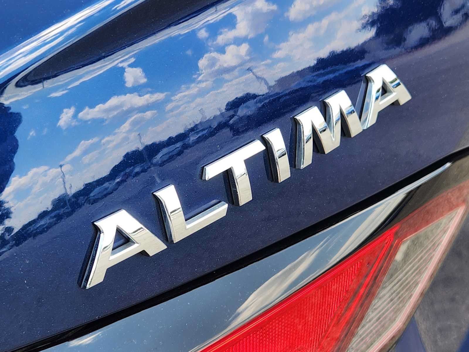 Used 2019 Nissan Altima 2.5 S FWD image 11