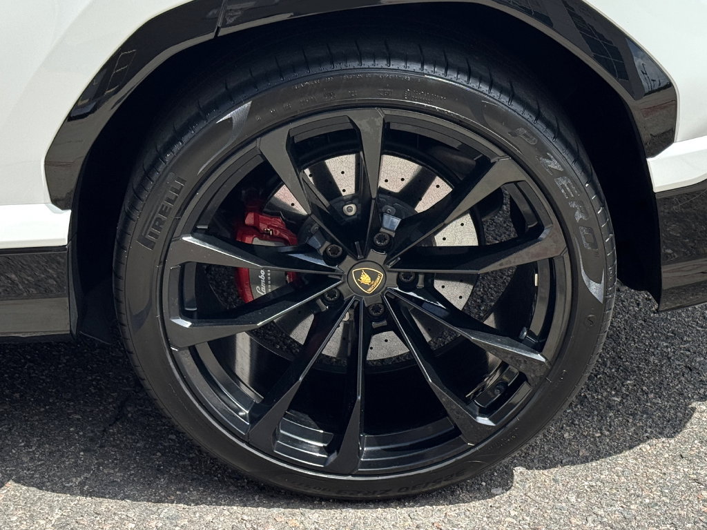 Used 2022 Lamborghini Urus AWD/4WD image 14