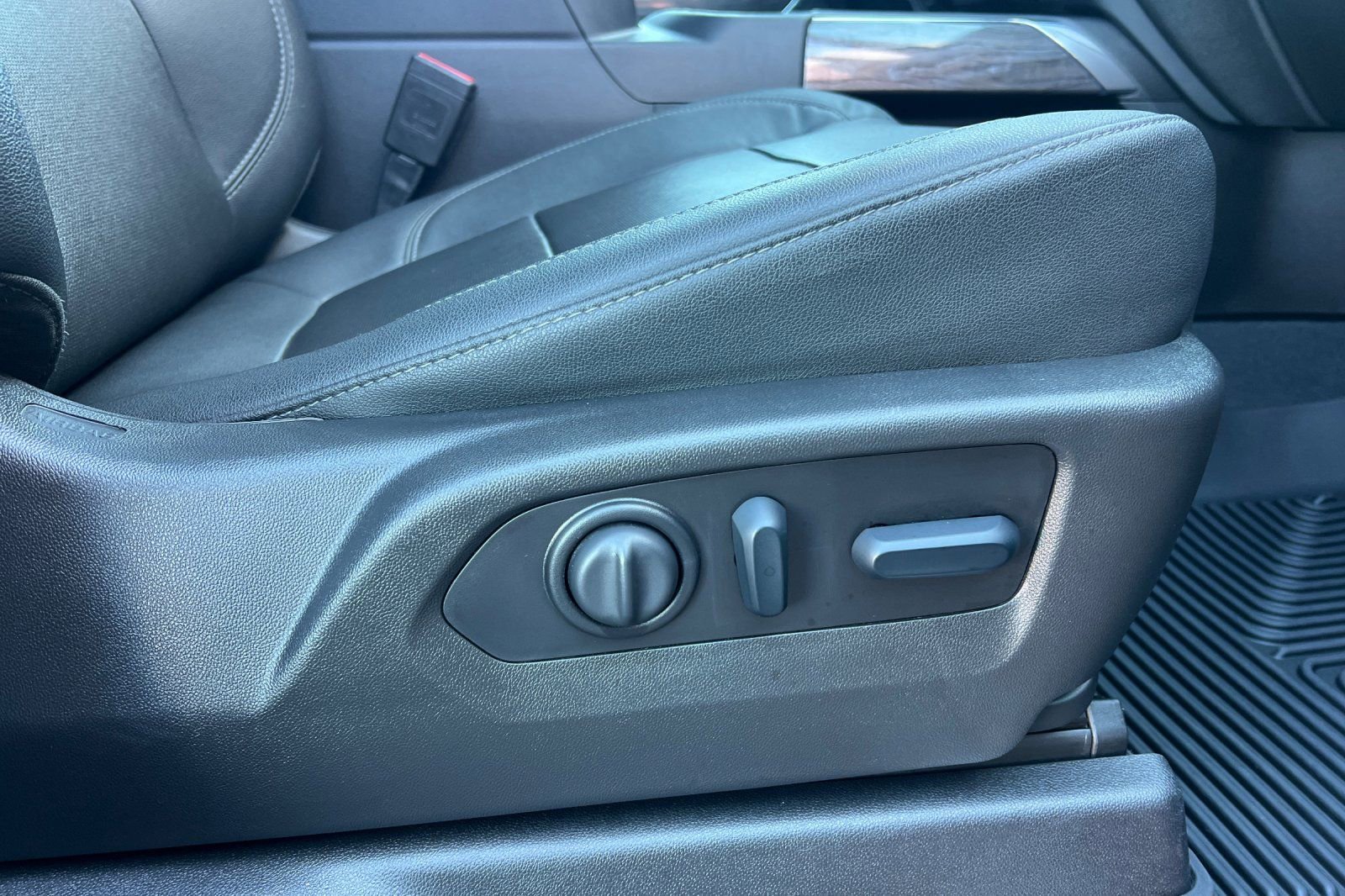 Used 2022 Chevrolet Silverado 1500 LTZ w/ LTZ Convenience Package II image 24