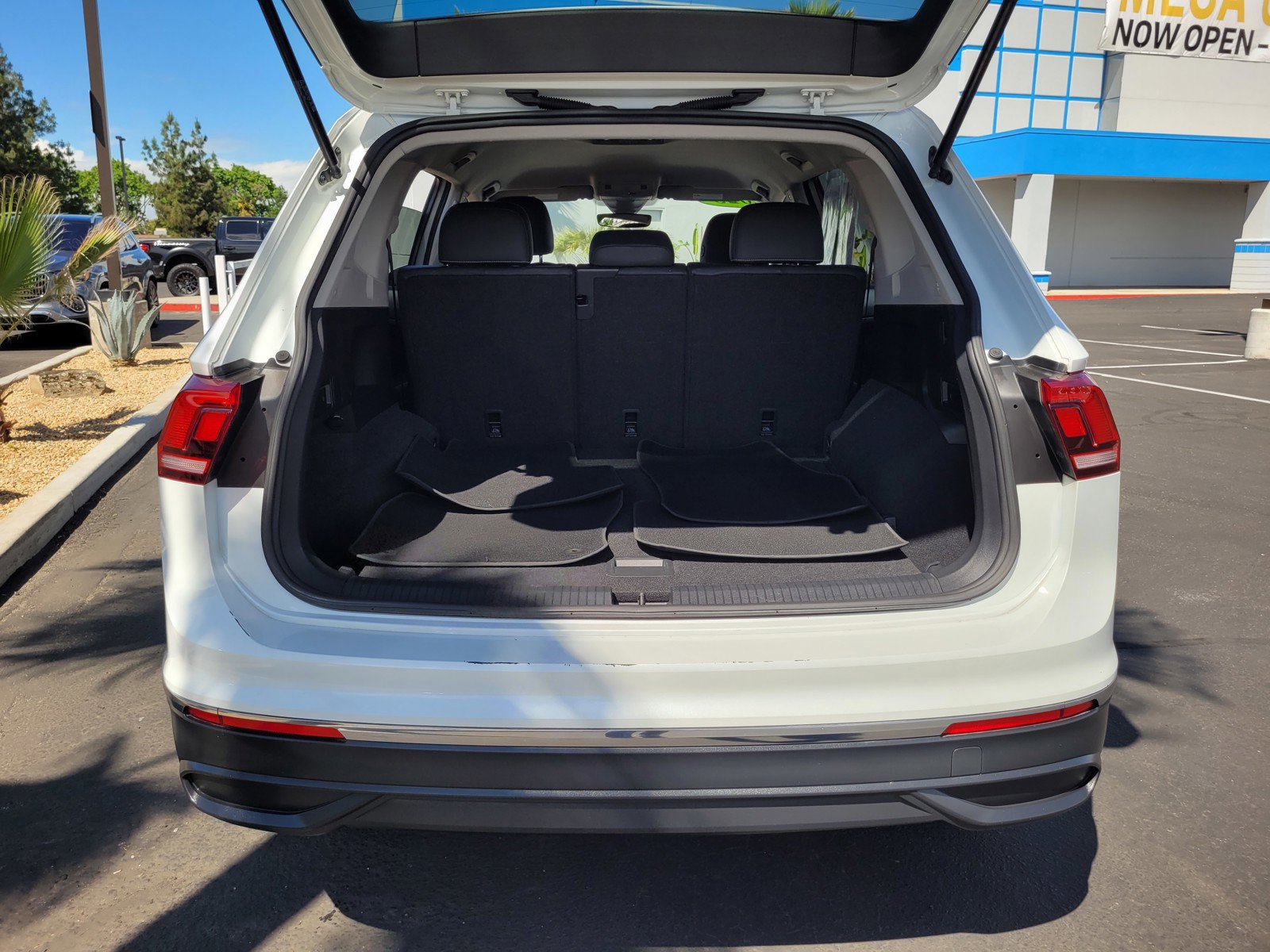 Used 2023 Volkswagen Tiguan SE image 27