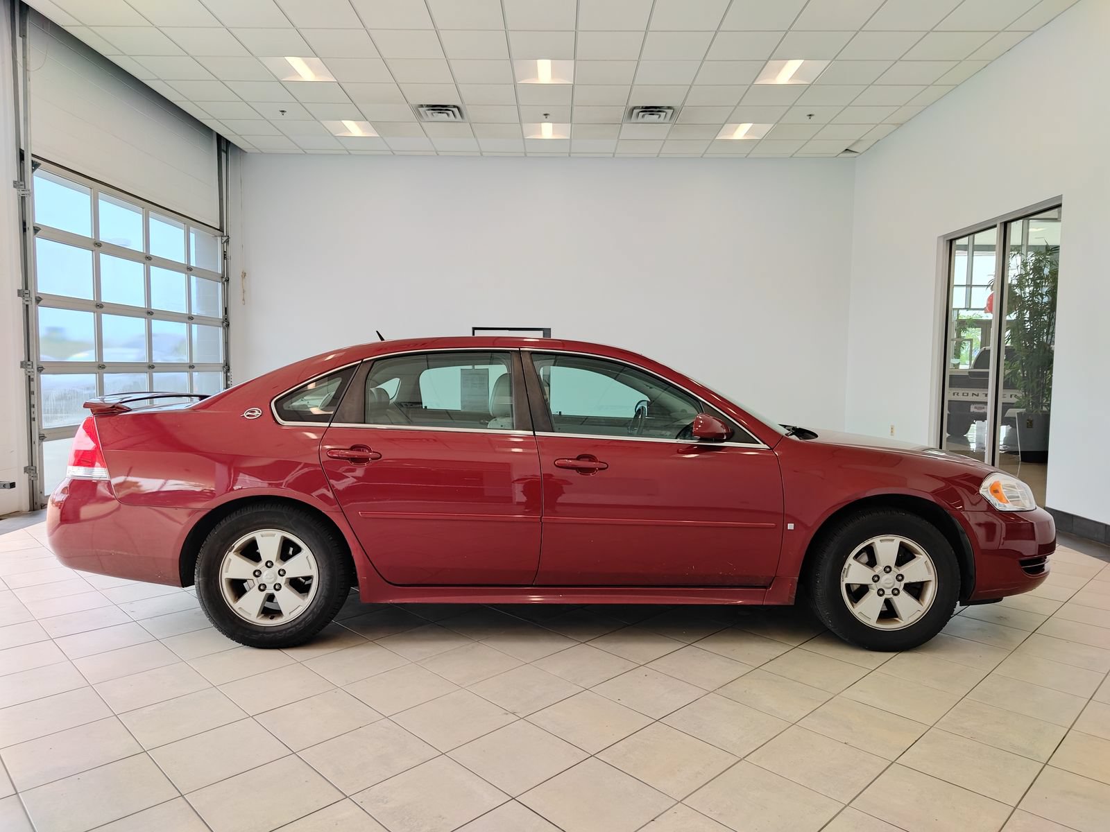Used 2009 Chevrolet Impala LT w/ Luxury Edition Package FWD image 2