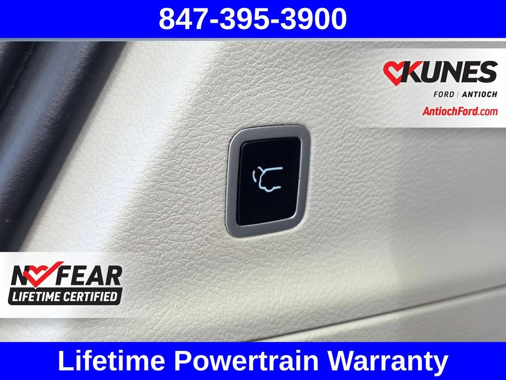 Used 2023 Chrysler Voyager LX FWD image 37