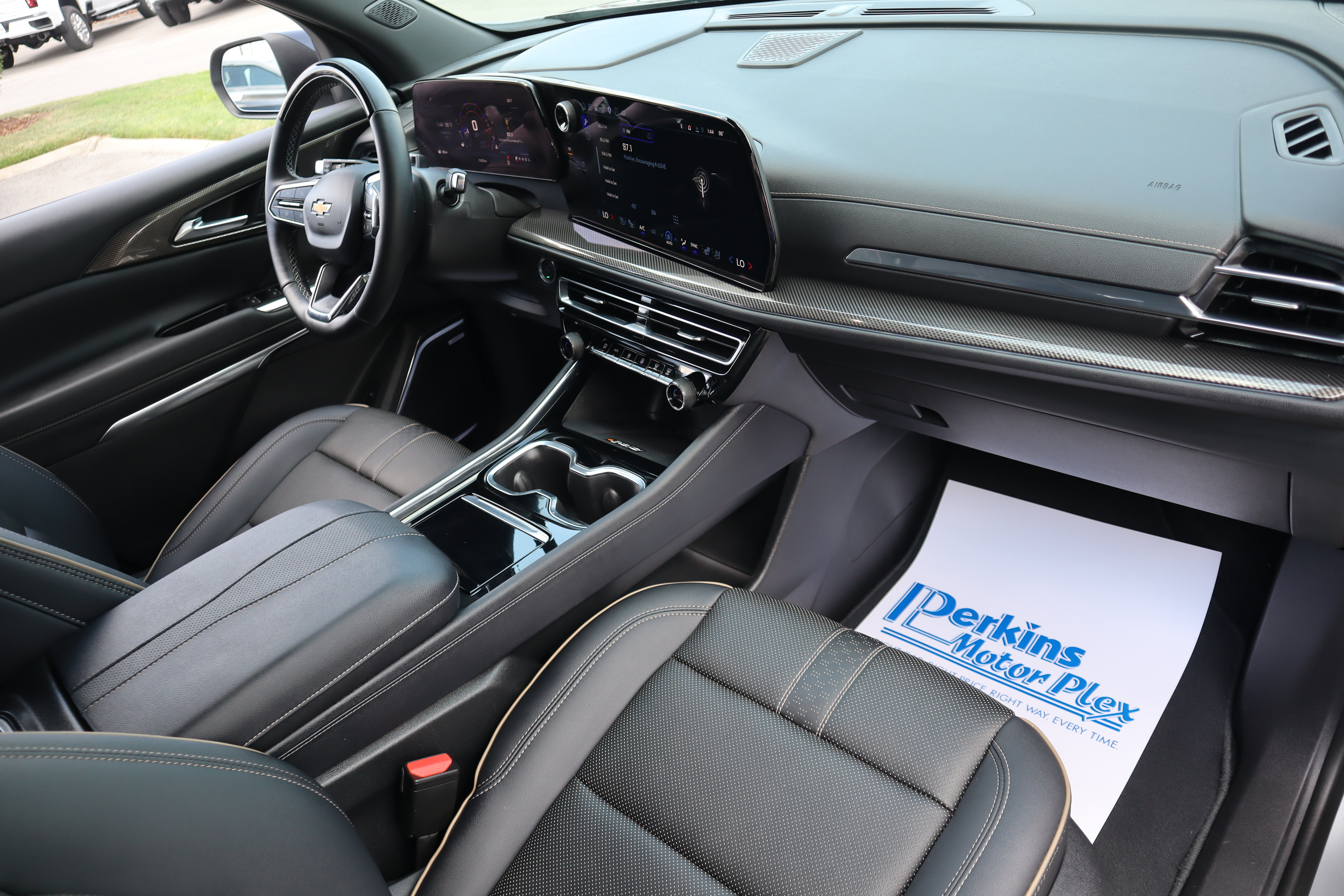 Used 2025 Chevrolet Traverse High Country FWD image 35
