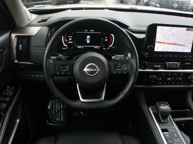 Certified 2025 Nissan Pathfinder Platinum AWD/4WD image 16