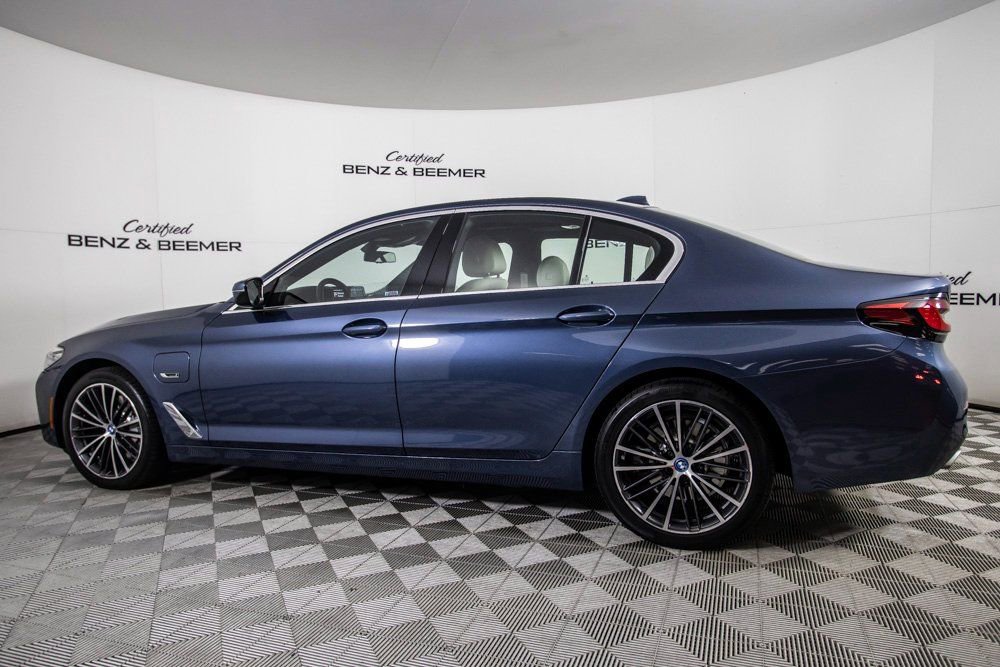 Used 2023 BMW 530e w/ Premium Package image 8