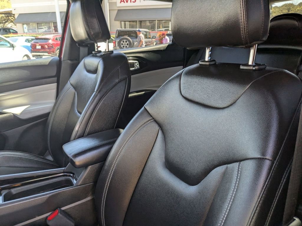 Used 2025 Jeep Compass Limited image 13