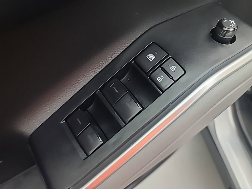 Used 2023 Toyota Highlander XLE image 24