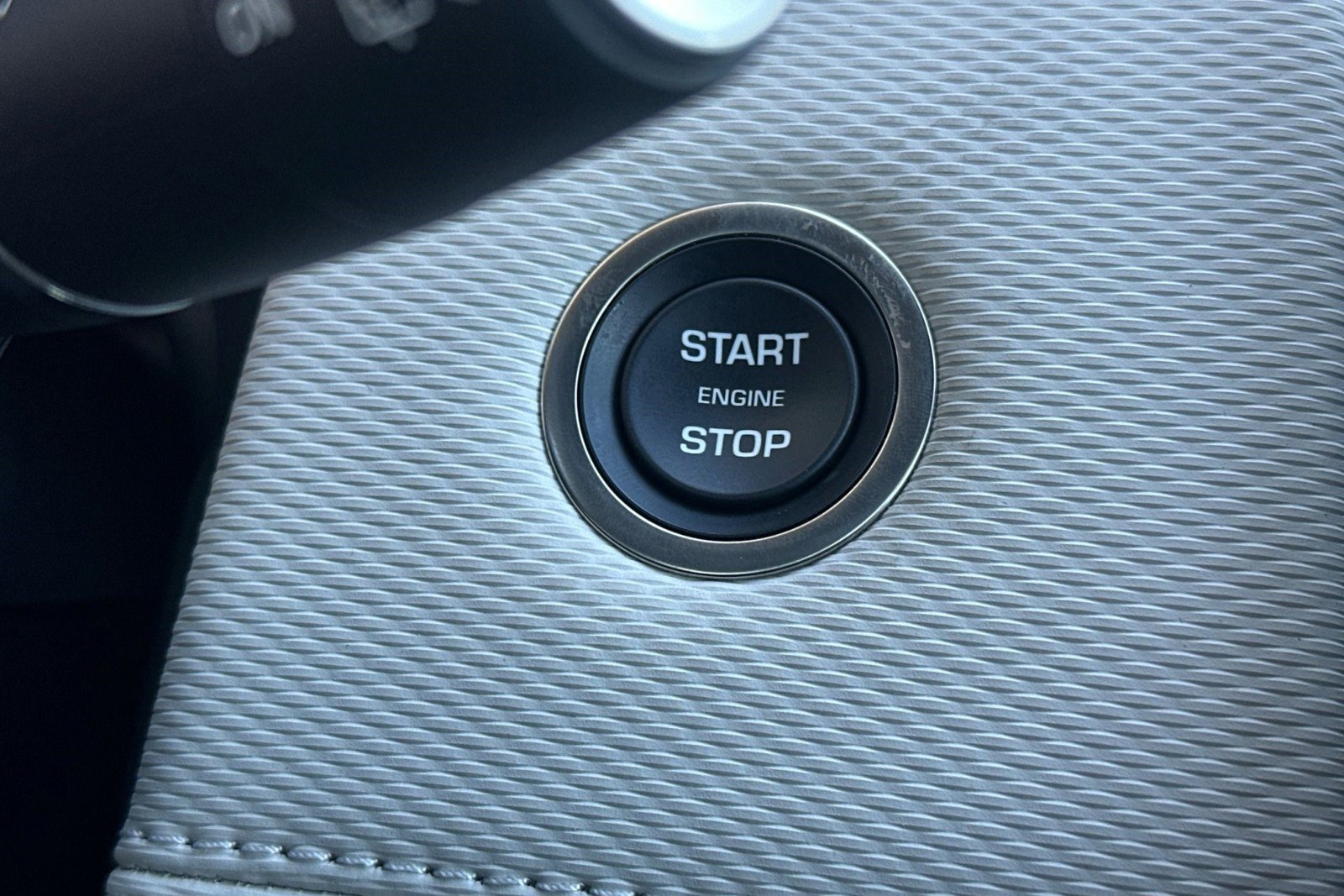 Certified 2025 Land Rover Discovery Sport Dynamic SE image 34