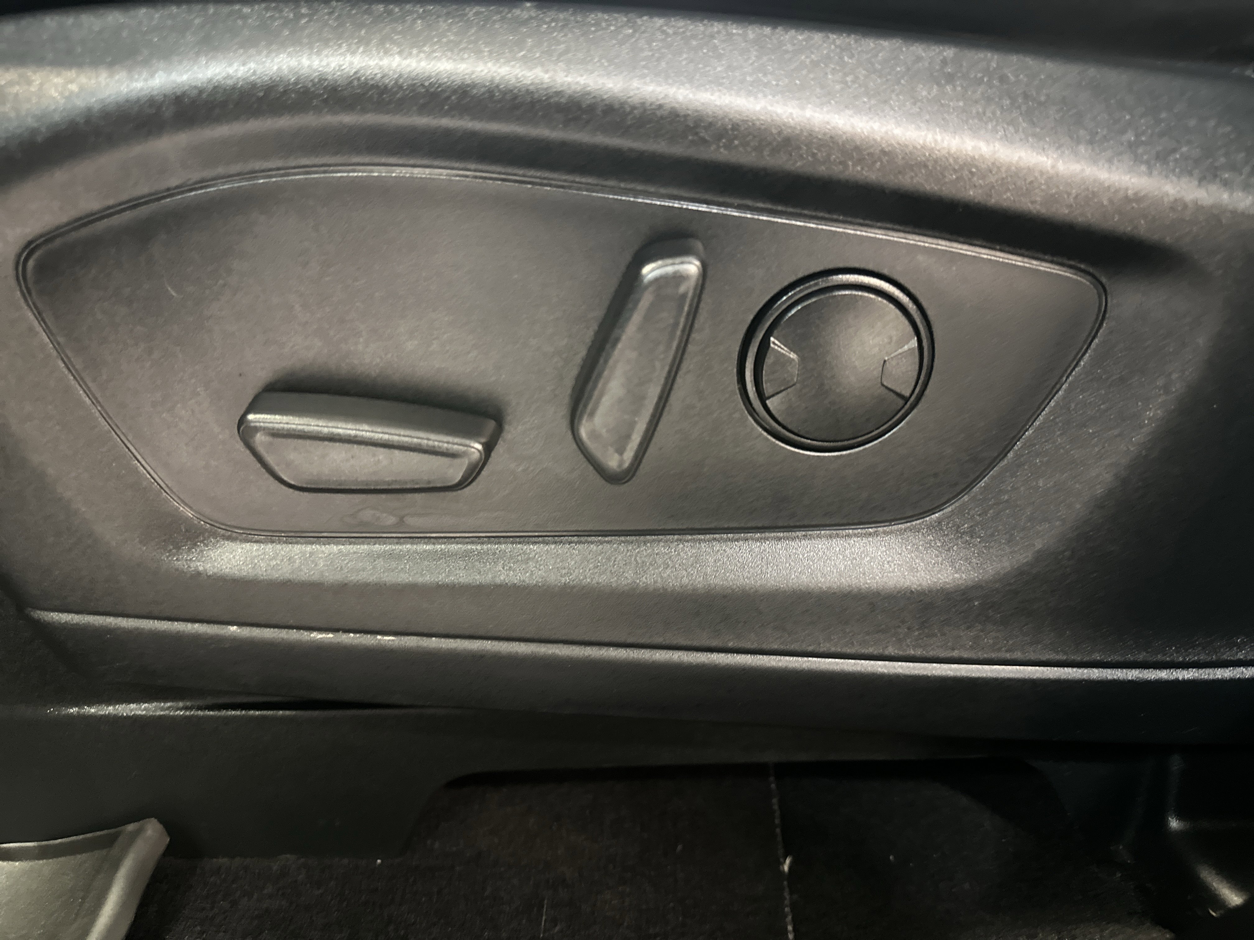 Used 2023 Ford Explorer XLT w/ Equipment Group 202A image 24