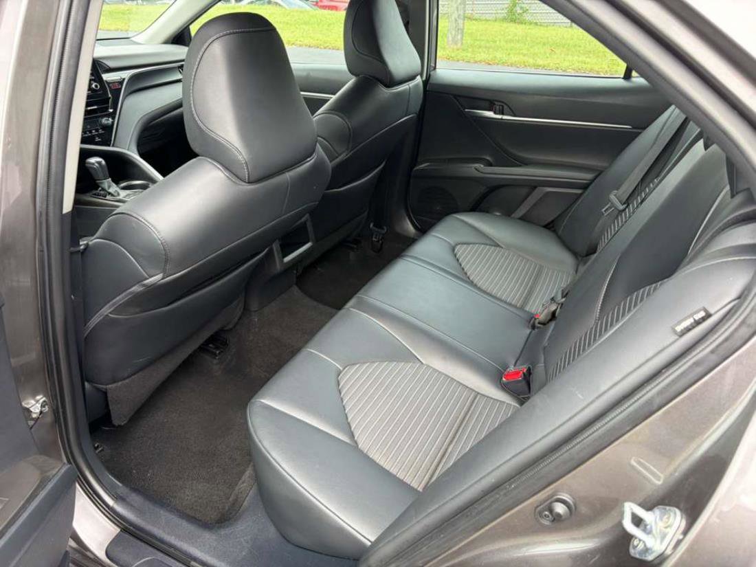 Used 2023 Toyota Camry SE image 10