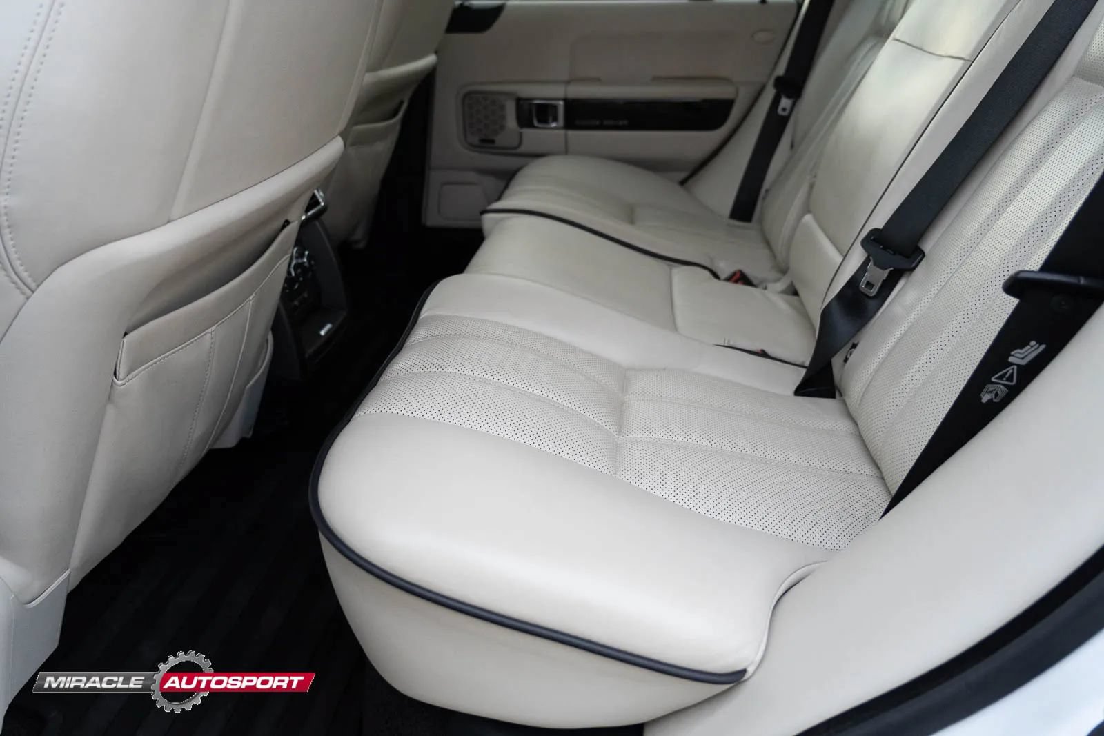 Used 2012 Land Rover Range Rover Supercharged AWD/4WD image 23