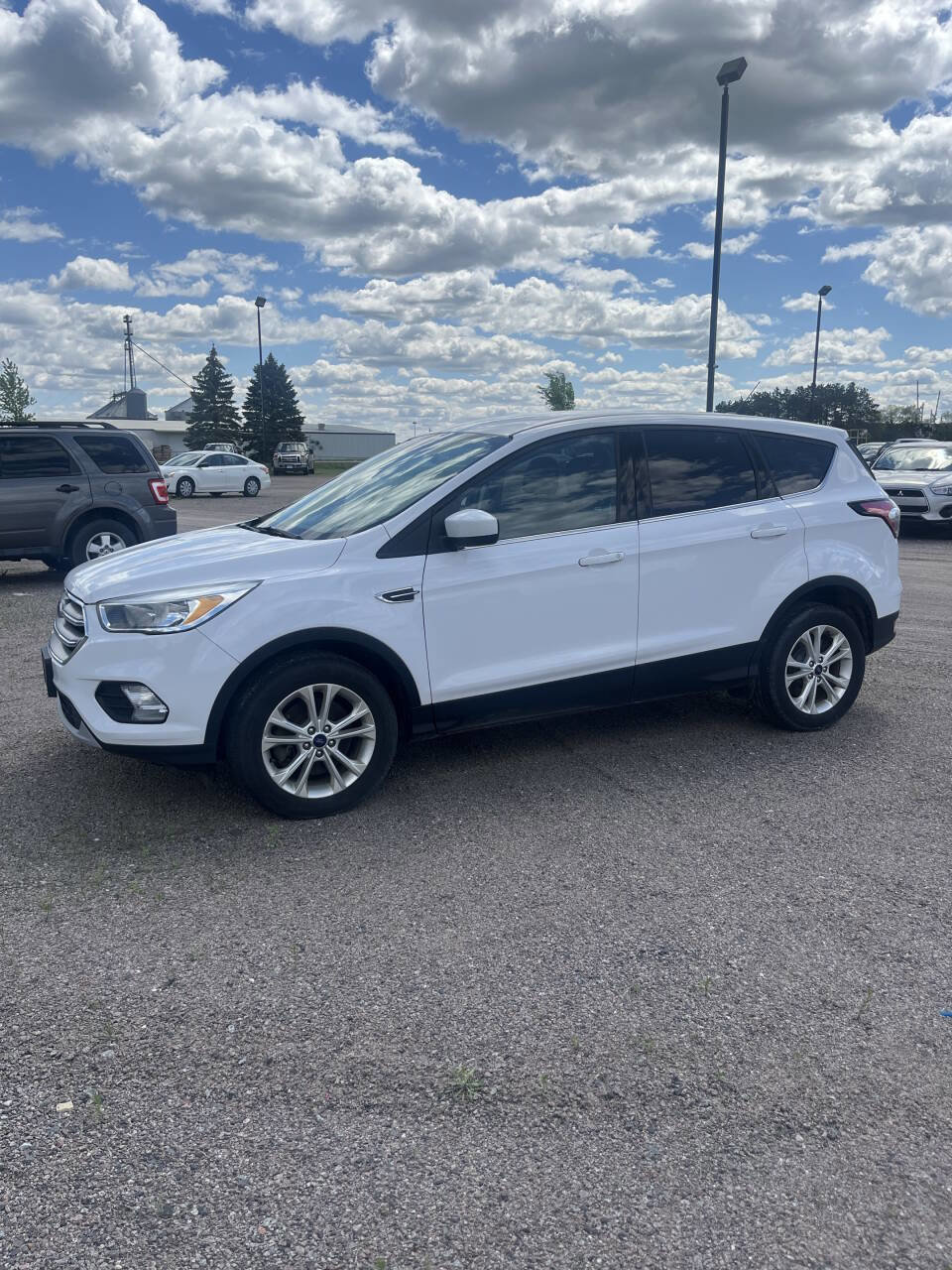 Used 2017 Ford Escape SE image 2
