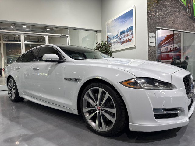 Used 2016 Jaguar XJ R-Sport RWD image 23