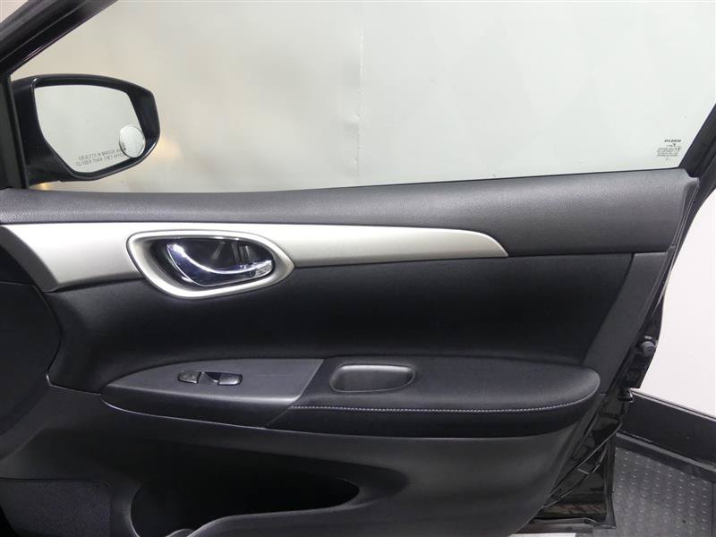 Used 2015 Nissan Sentra SV FWD image 17