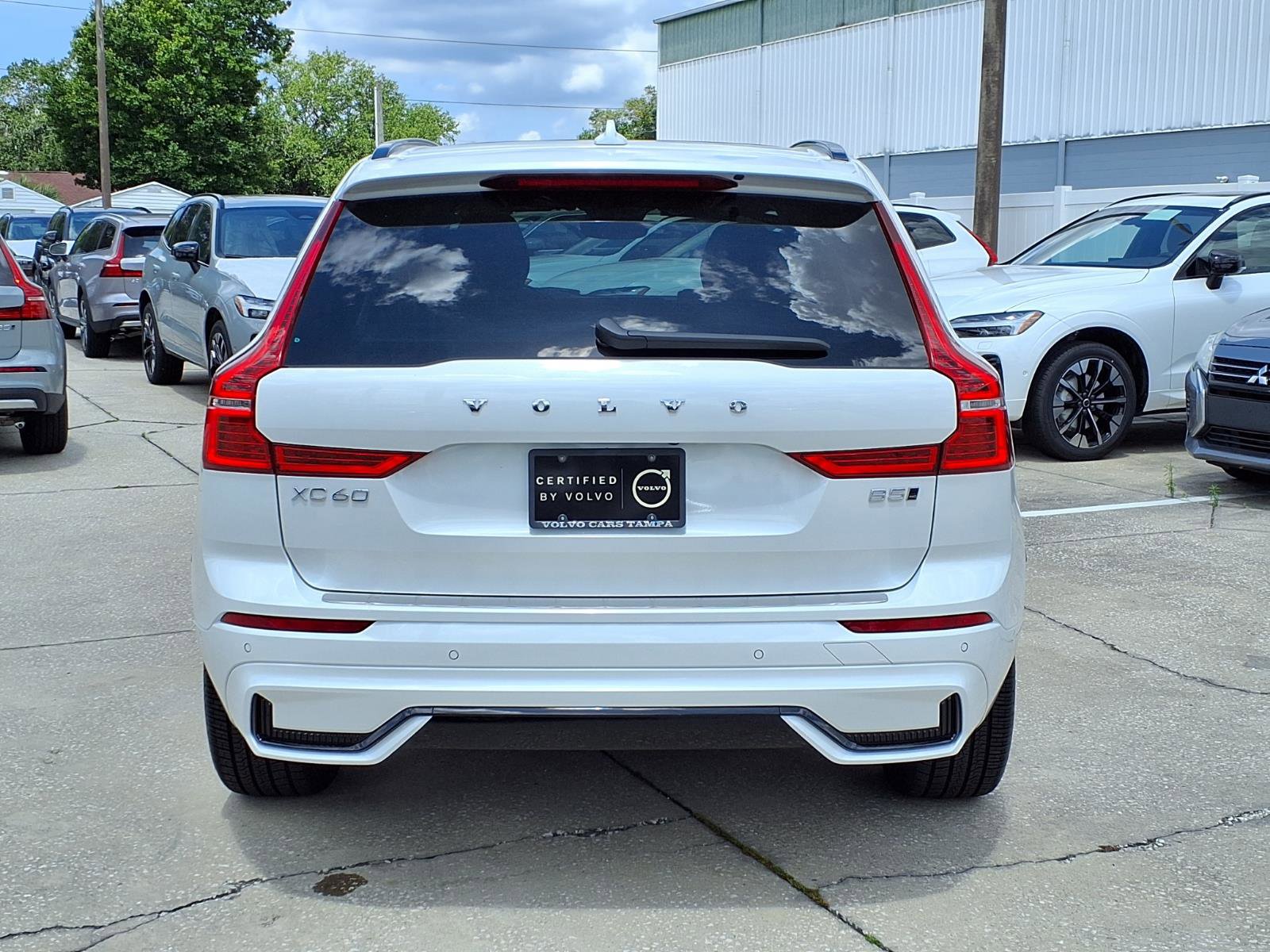 Certified 2025 Volvo XC60 B5 Ultra w/ Protection Package Premier AWD/4WD image 6