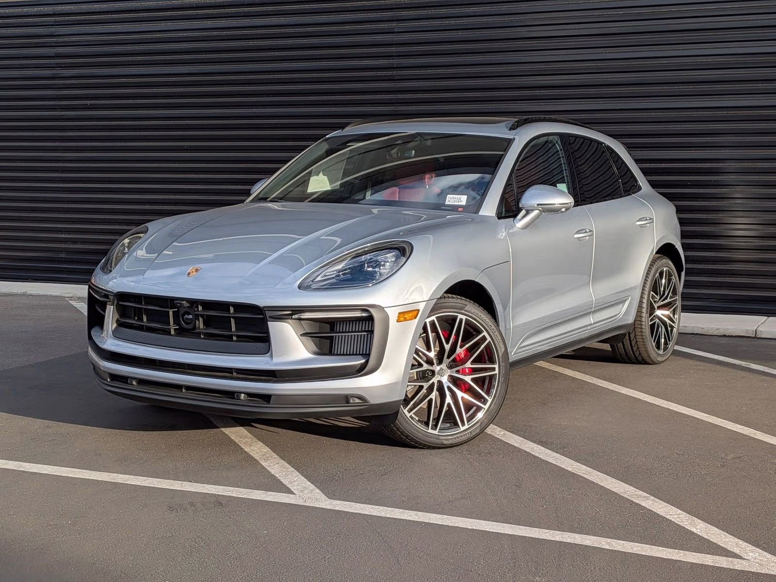 Certified 2025 Porsche Macan S AWD/4WD image 1