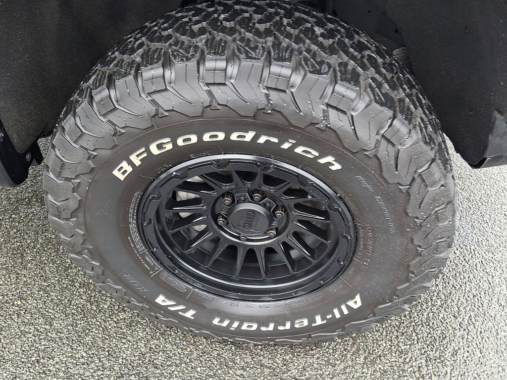 Used 2023 Chevrolet Silverado 1500 ZR2 w/ Technology Package image 9