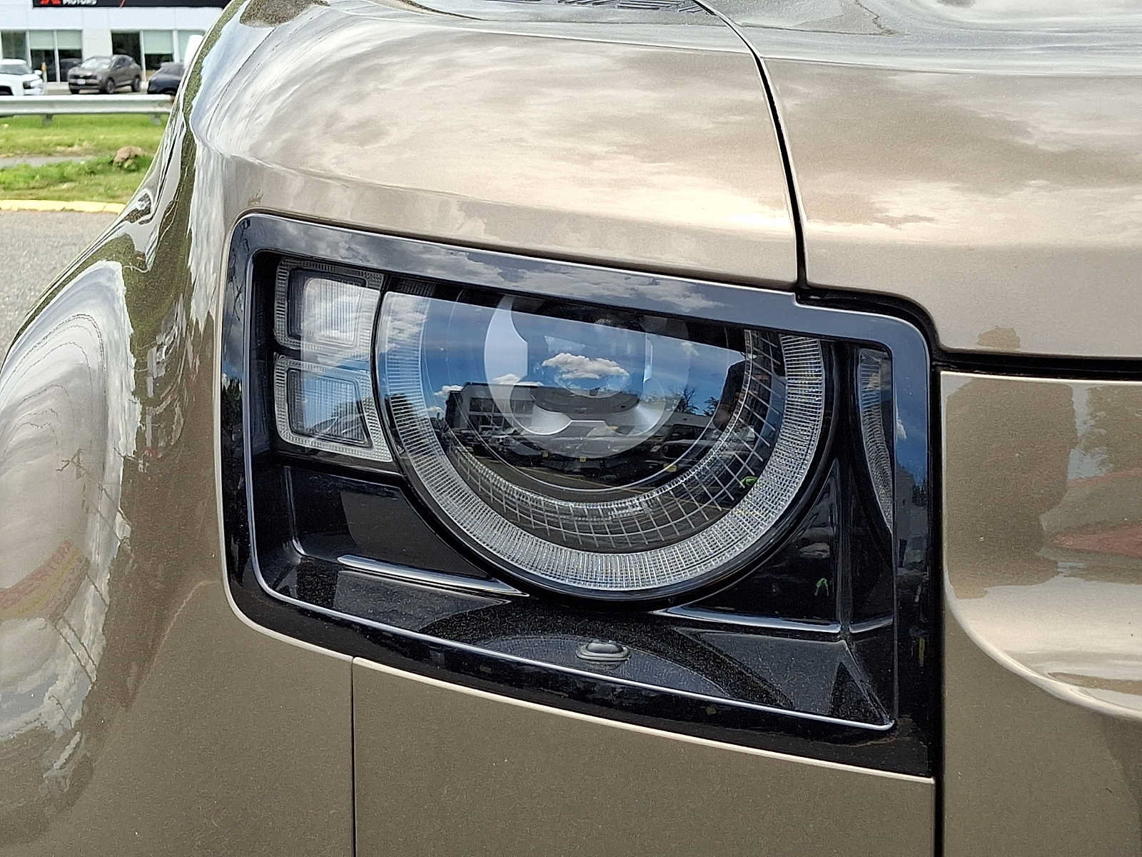 Used 2022 Land Rover Defender 110 X-Dynamic SE AWD/4WD image 9