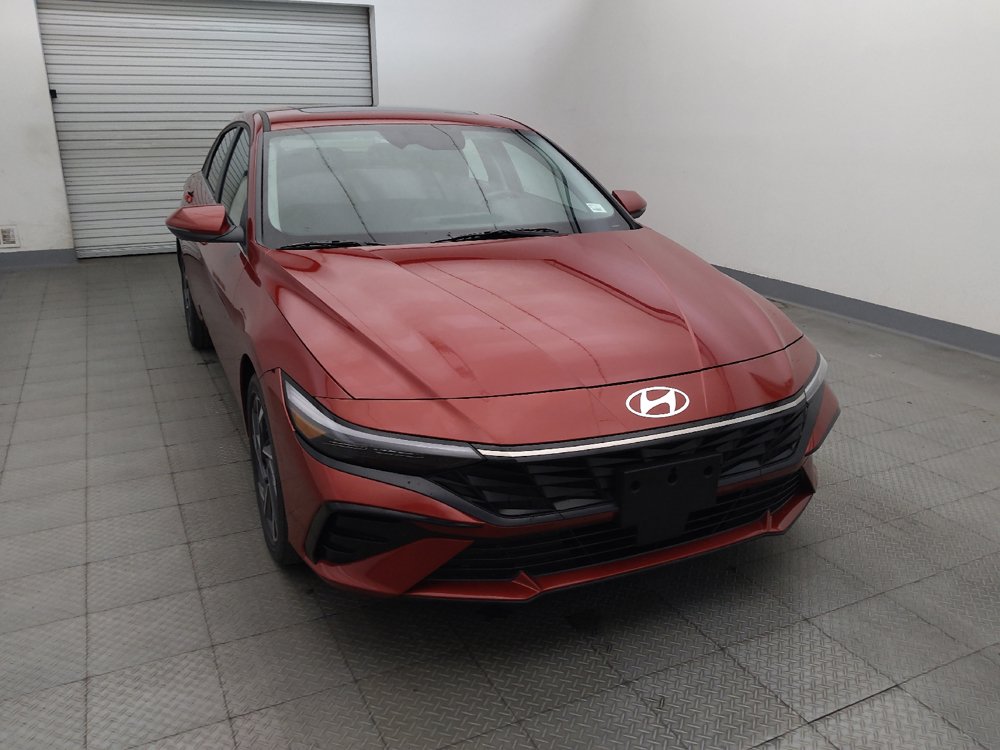 Used 2025 Hyundai Elantra Limited FWD image 14