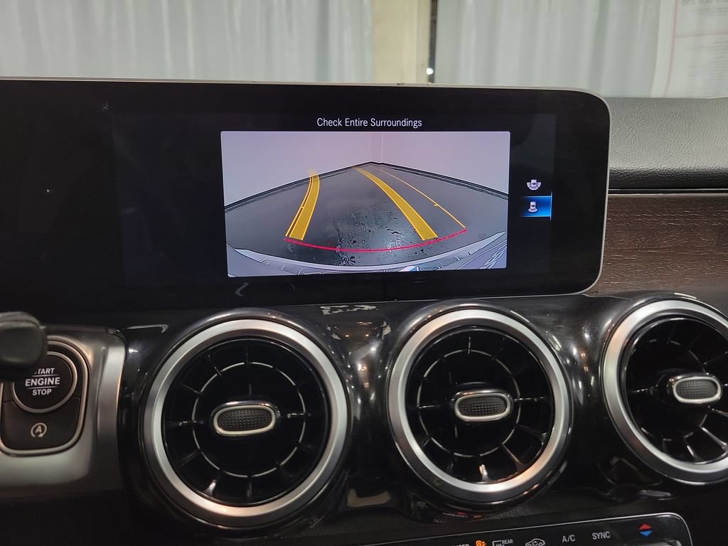 Used 2021 Mercedes-Benz GLB 250 w/ Premium Package image 17