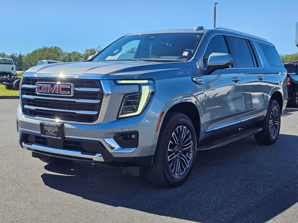 Used 2025 GMC Yukon XL Elevation w/ Elevation Premium Package AWD/4WD image 7