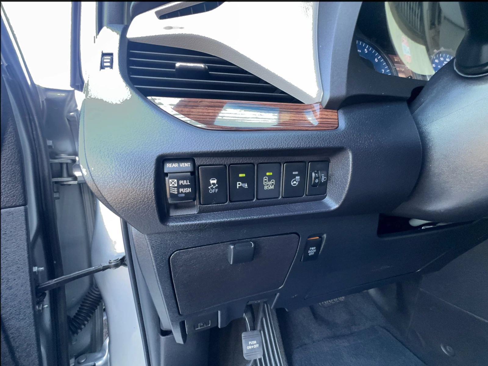 Used 2015 Toyota Sienna Limited Premium FWD image 17