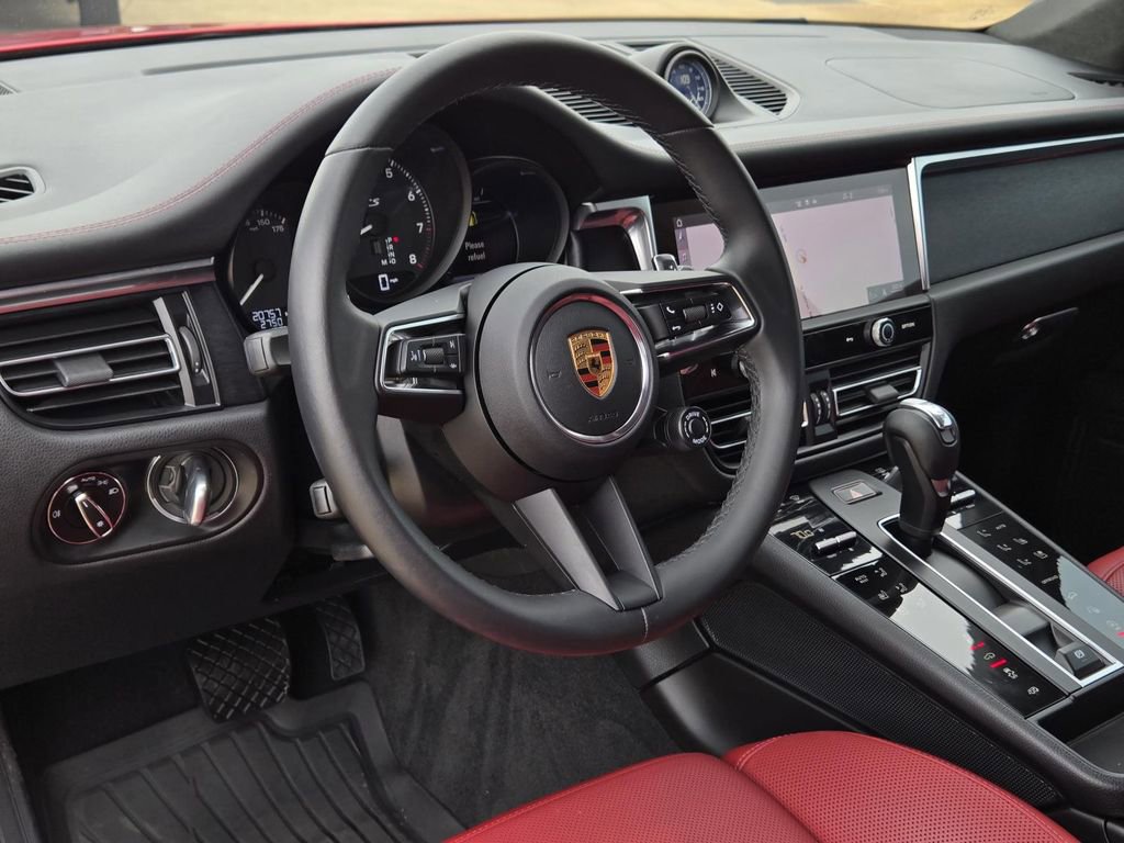 Used 2022 Porsche Macan GTS image 18