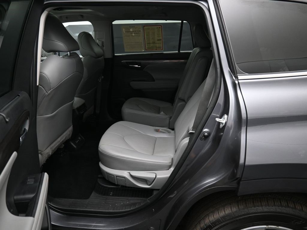 Used 2022 Toyota Highlander Limited image 30