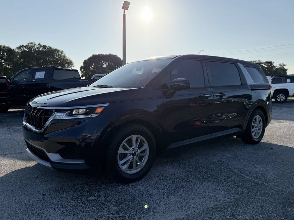 Certified 2024 Kia Carnival LX FWD image 9