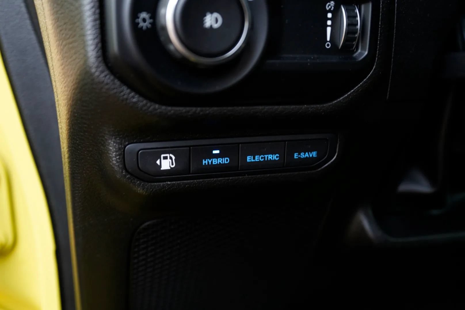 Used 2023 Jeep Wrangler Unlimited w/ Sun & Screen Package AWD/4WD image 28