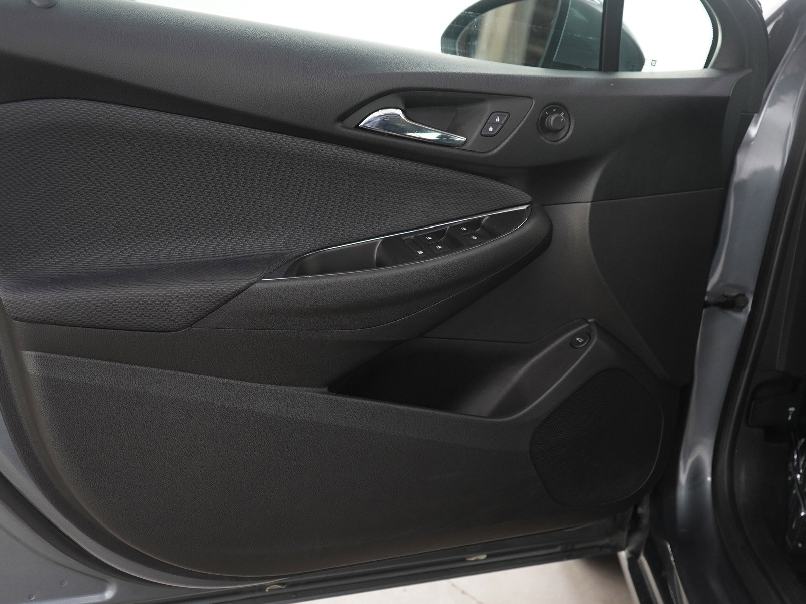 Used 2018 Chevrolet Cruze LT w/ Convenience Package image 17