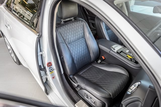 Used 2019 Jaguar XJ L Portfolio RWD image 42