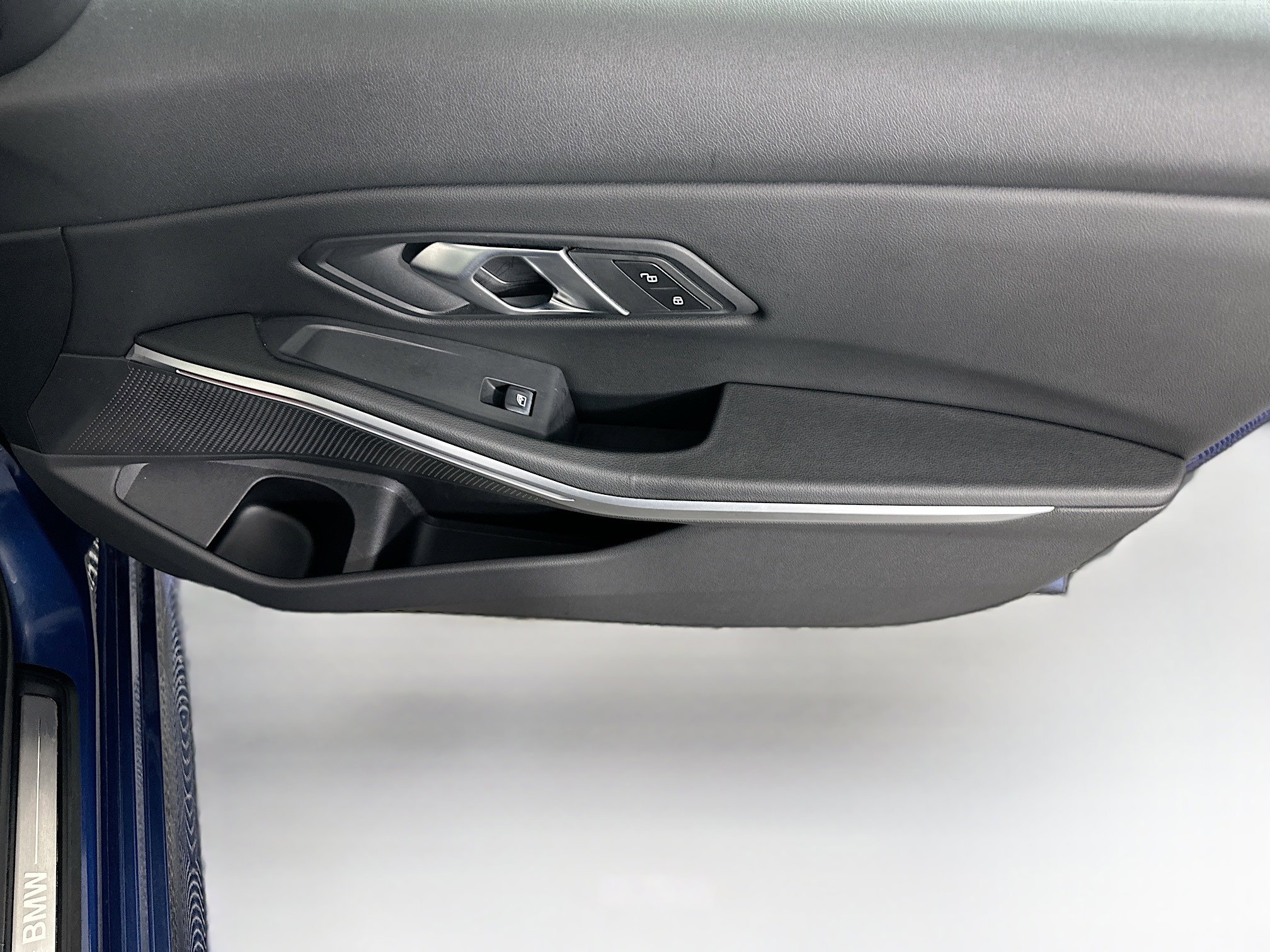 Used 2024 BMW 330e image 31