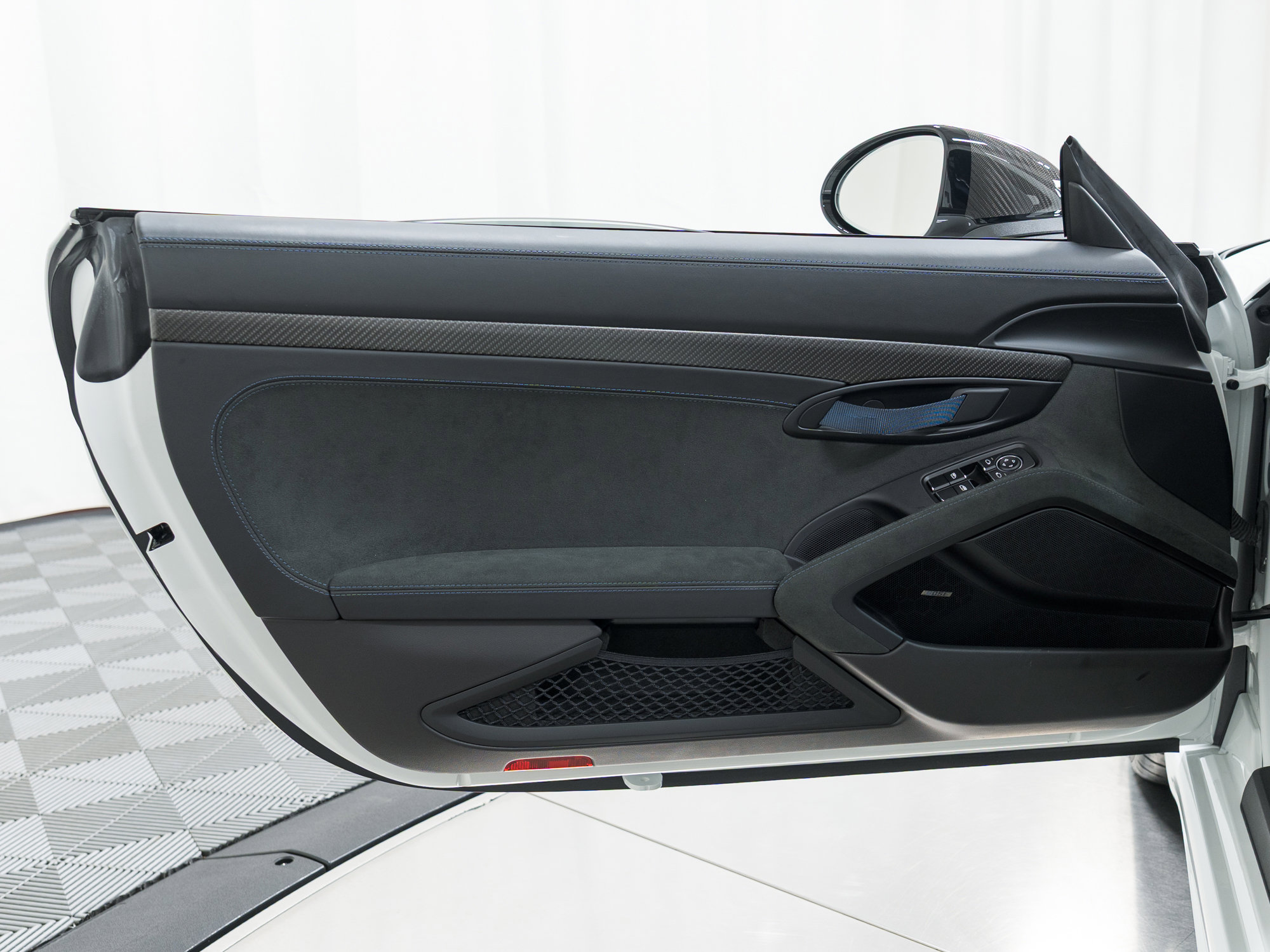 Used 2024 Porsche 718 Cayman GT4 RS image 15