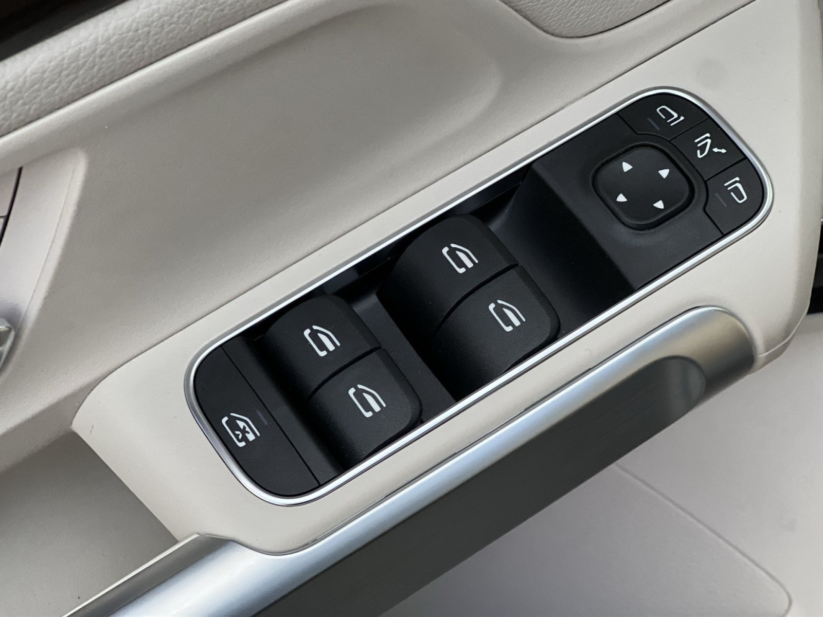 Certified 2026 Mercedes-Benz GLB 250 4MATIC image 13