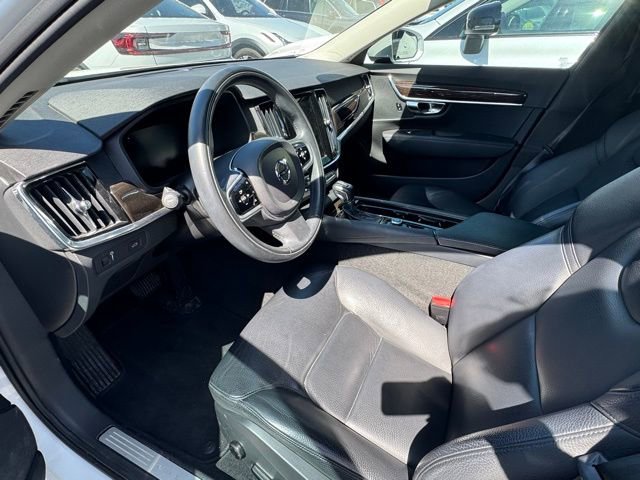 Used 2018 Volvo S90 T6 Momentum w/ Convenience Package image 6