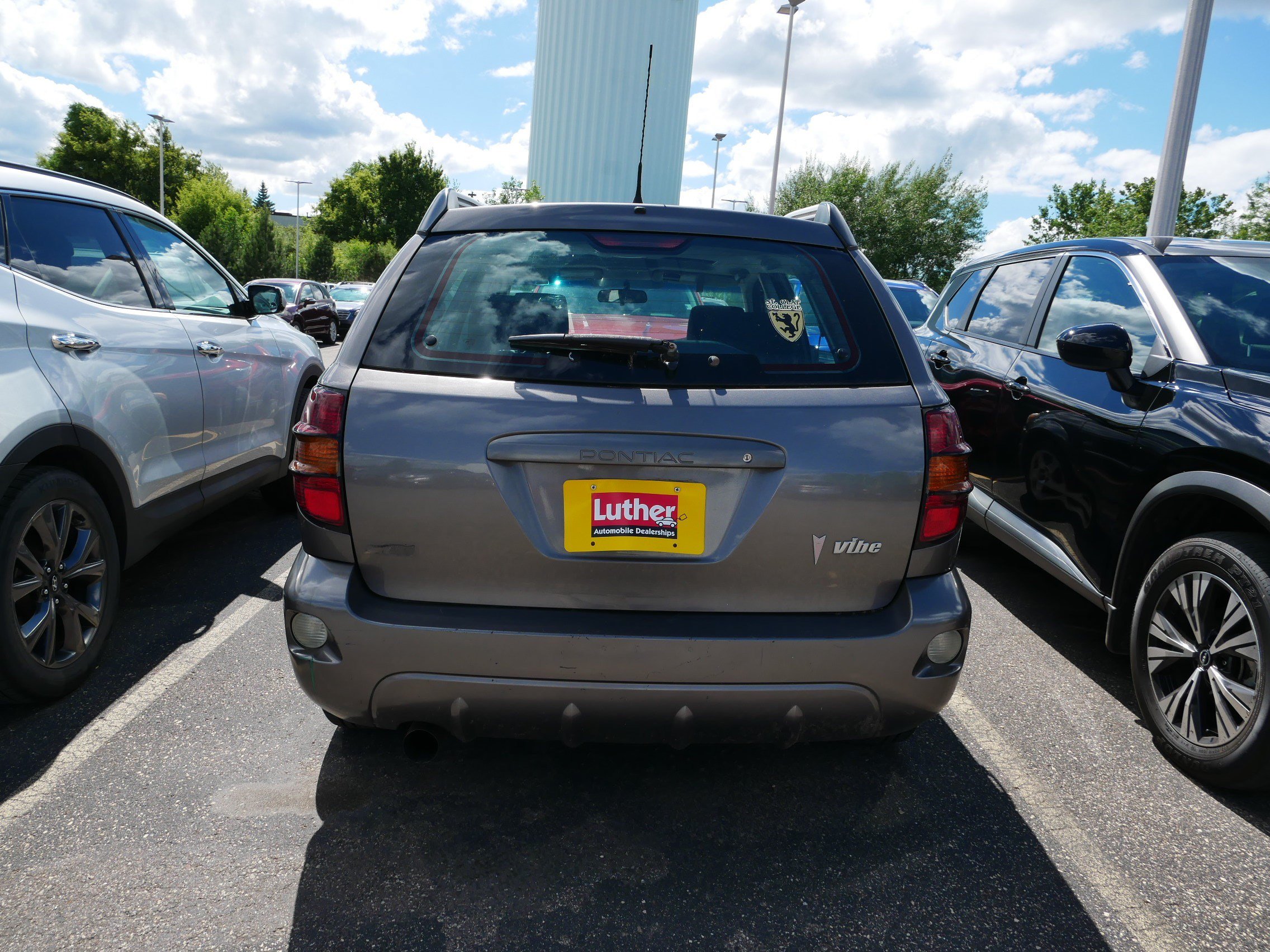 Used 2007 Pontiac Vibe w/ Sun And Sound Package FWD image 4