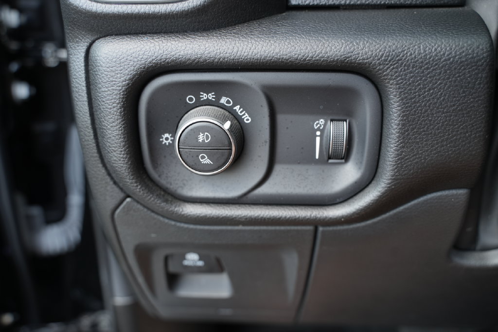 Used 2023 RAM 1500 Big Horn AWD/4WD image 33