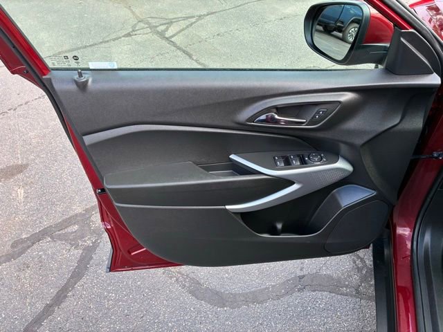 Used 2024 Chevrolet Trax LS w/ LS Convenience Package FWD image 12