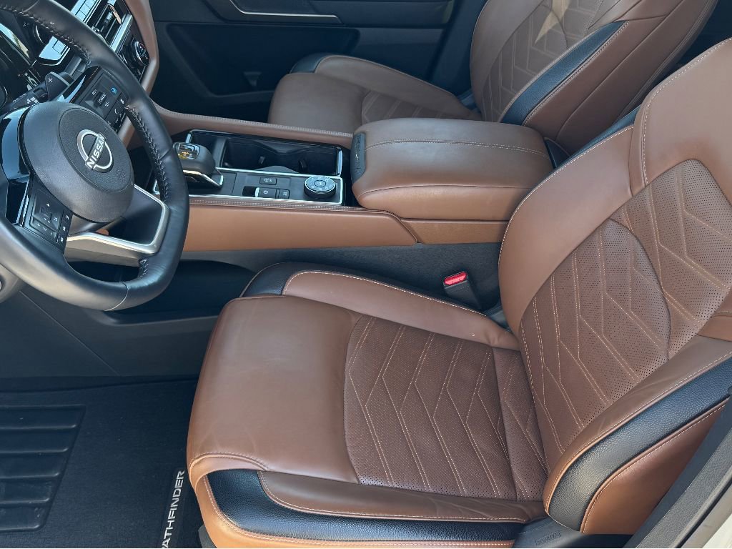Used 2024 Nissan Pathfinder Platinum image 10