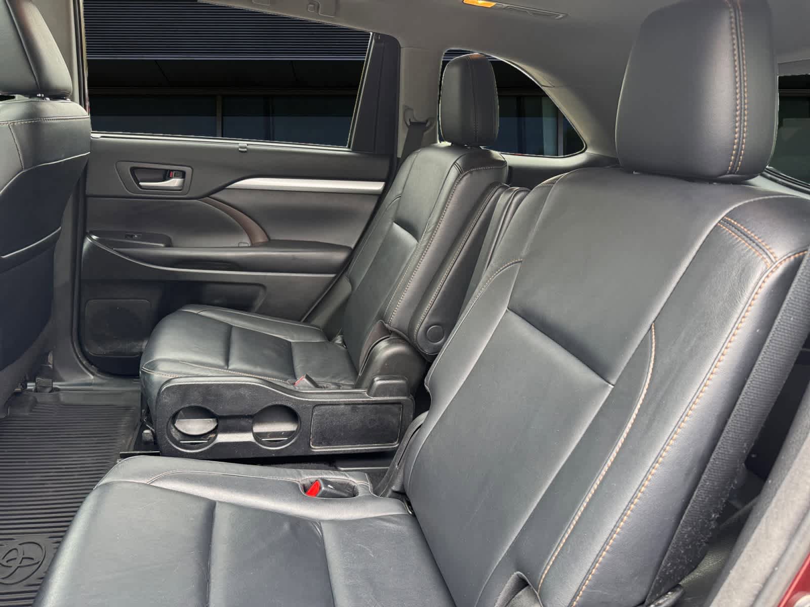 Used 2018 Toyota Highlander XLE AWD/4WD image 15