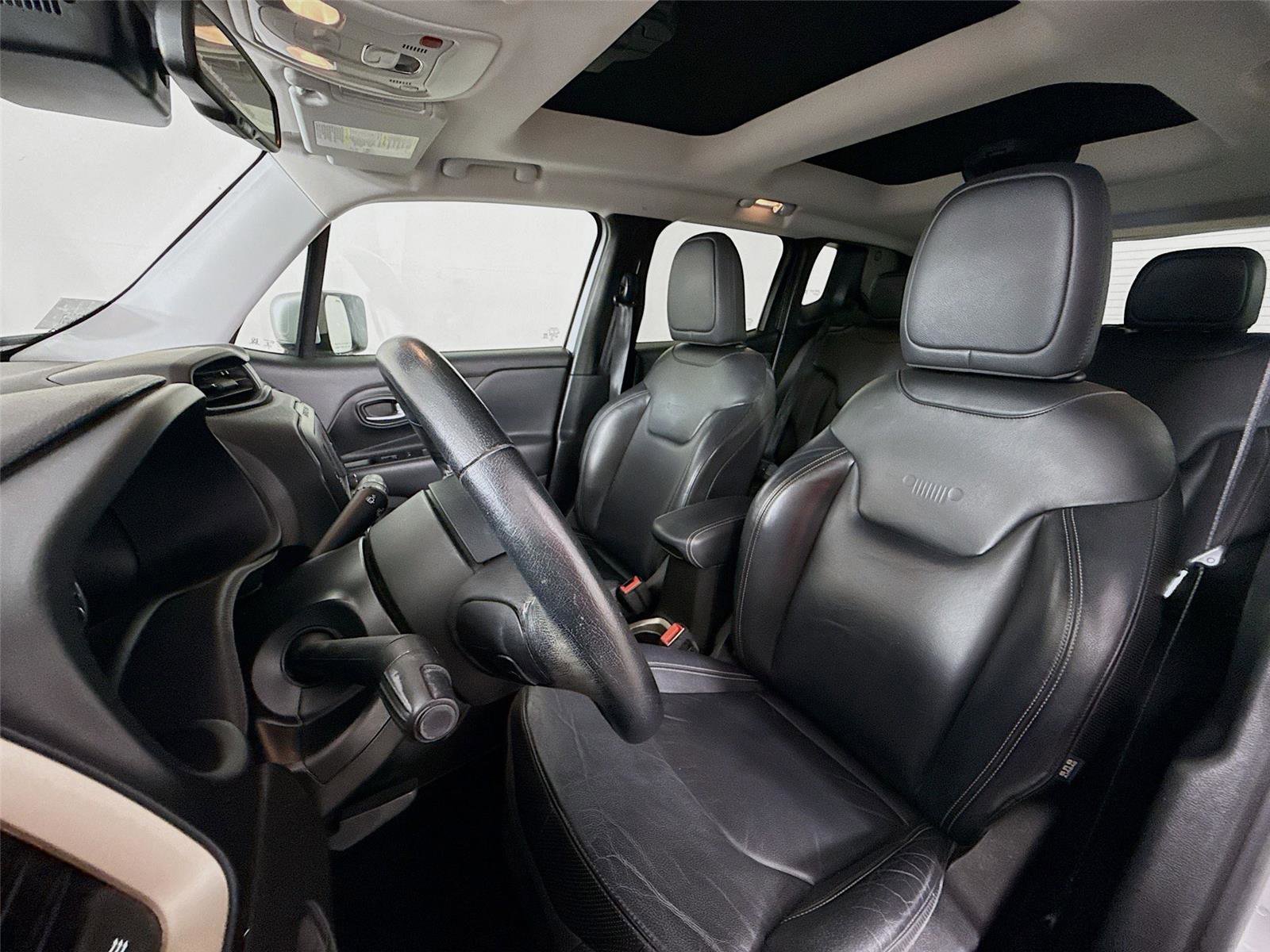 Used 2017 Jeep Renegade Limited FWD image 2
