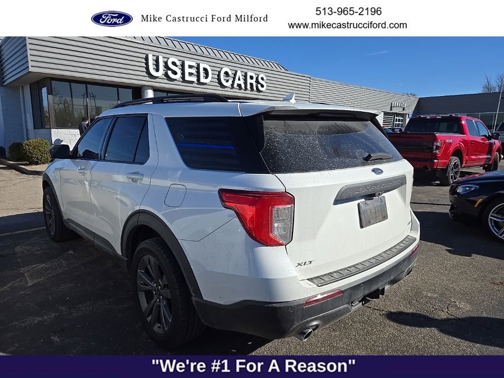 Used 2022 Ford Explorer XLT w/ Equipment Group 202A image 5