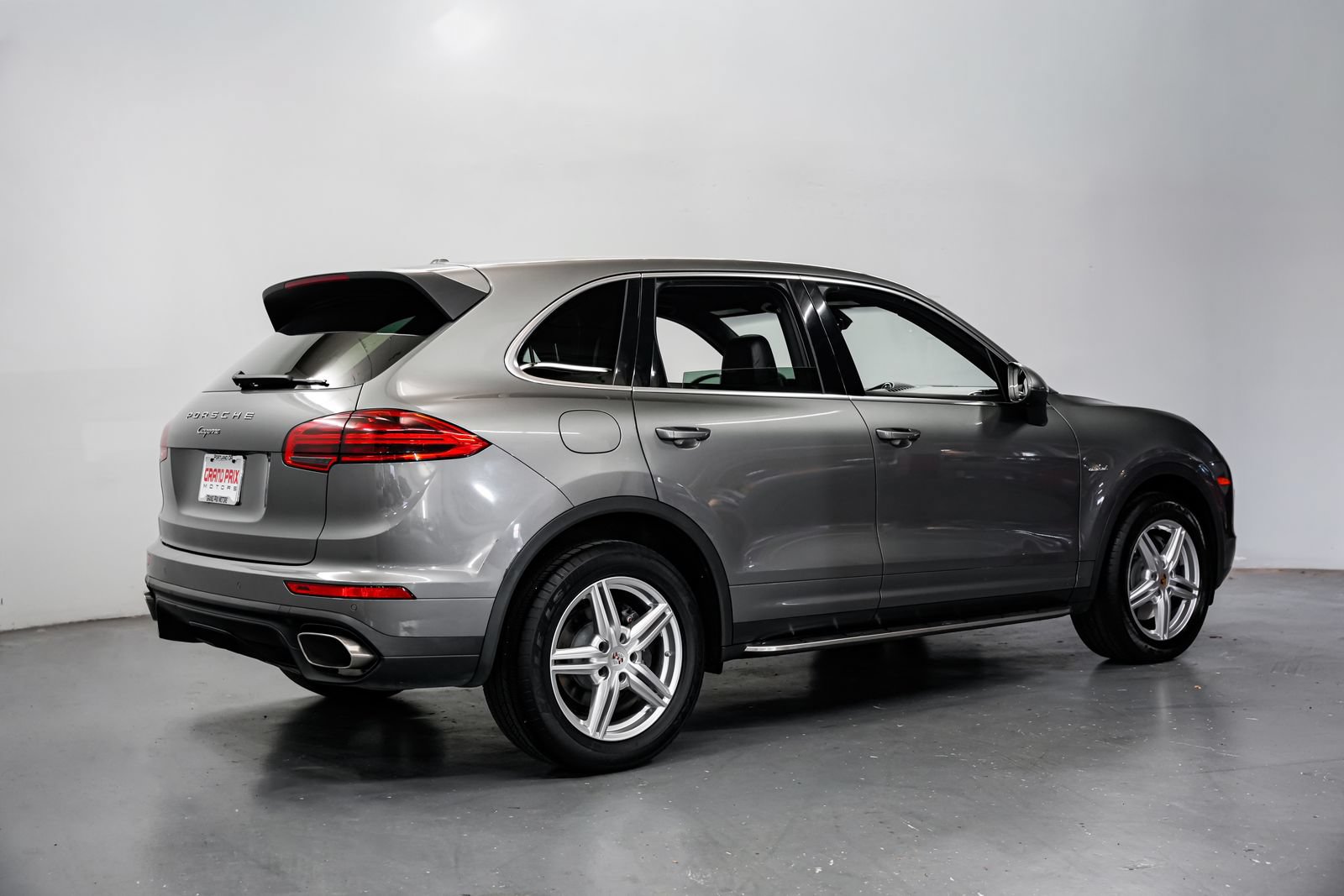 Used 2015 Porsche Cayenne Diesel AWD/4WD image 3