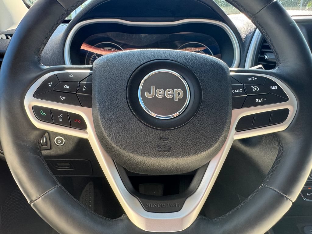 Used 2017 Jeep Cherokee Trailhawk AWD/4WD image 26