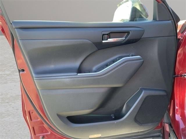 Used 2022 Toyota Highlander XLE image 54