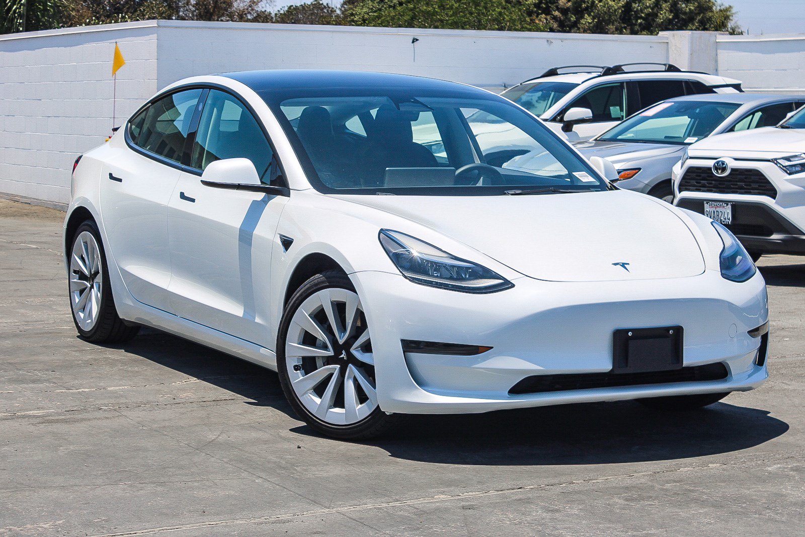 Used 2023 Tesla Model 3 Standard Range RWD image 1
