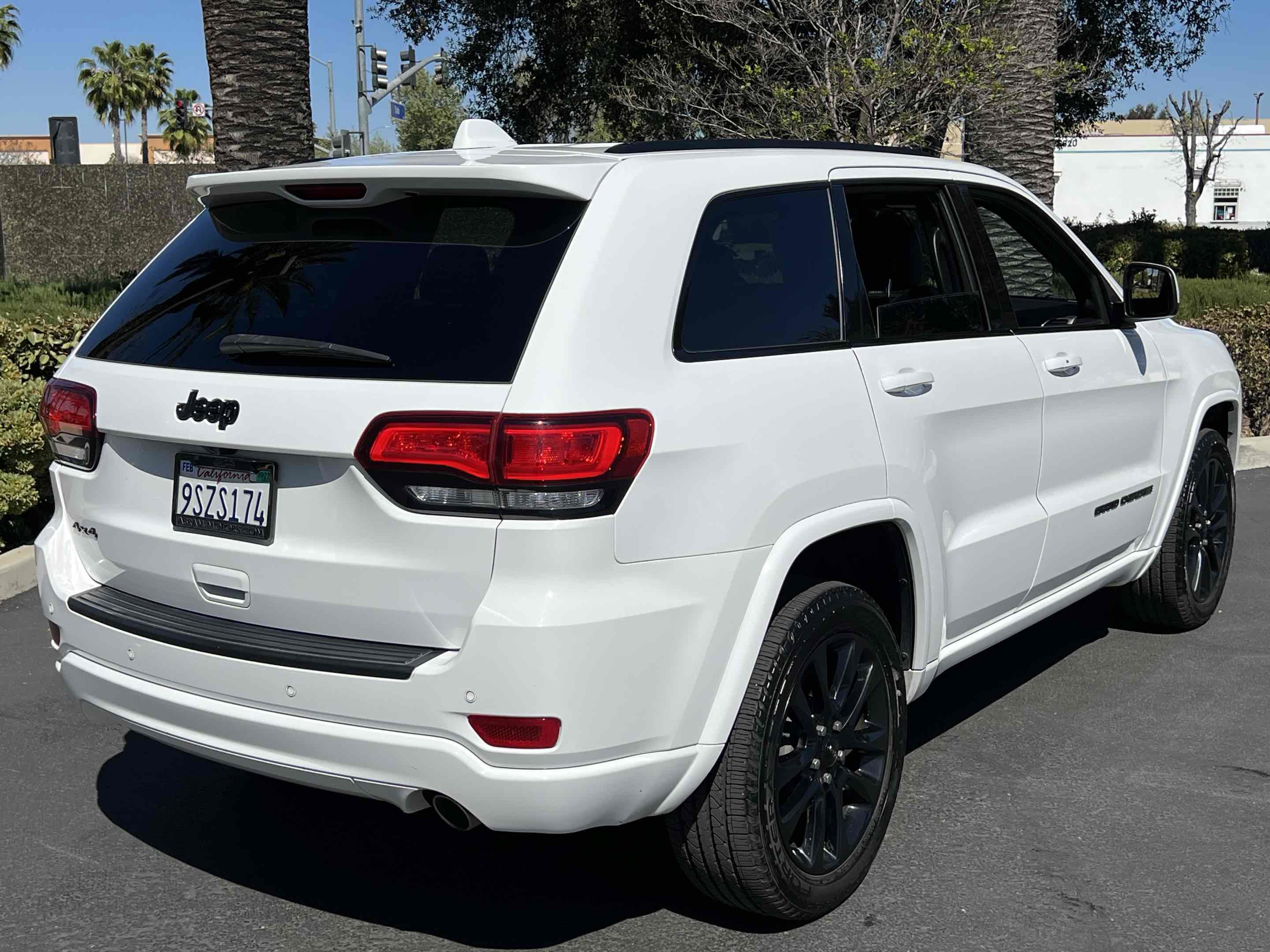 Used 2021 Jeep Grand Cherokee Laredo X image 14